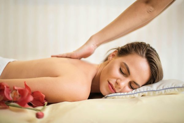 Le massage naturiste à Paris : luxe et bien-être réunis