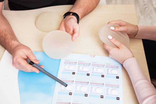 Mon augmentation mammaire à Monaco : récit de mon hospitalisation